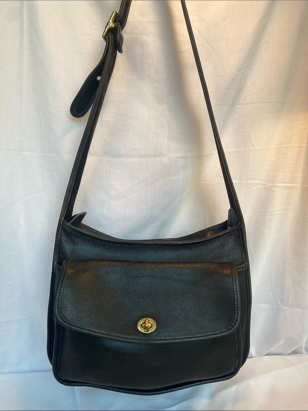 Vintage Coach 9980 Taft Black Leather Shoulder Crossbody Bag Turn-Lock Closure